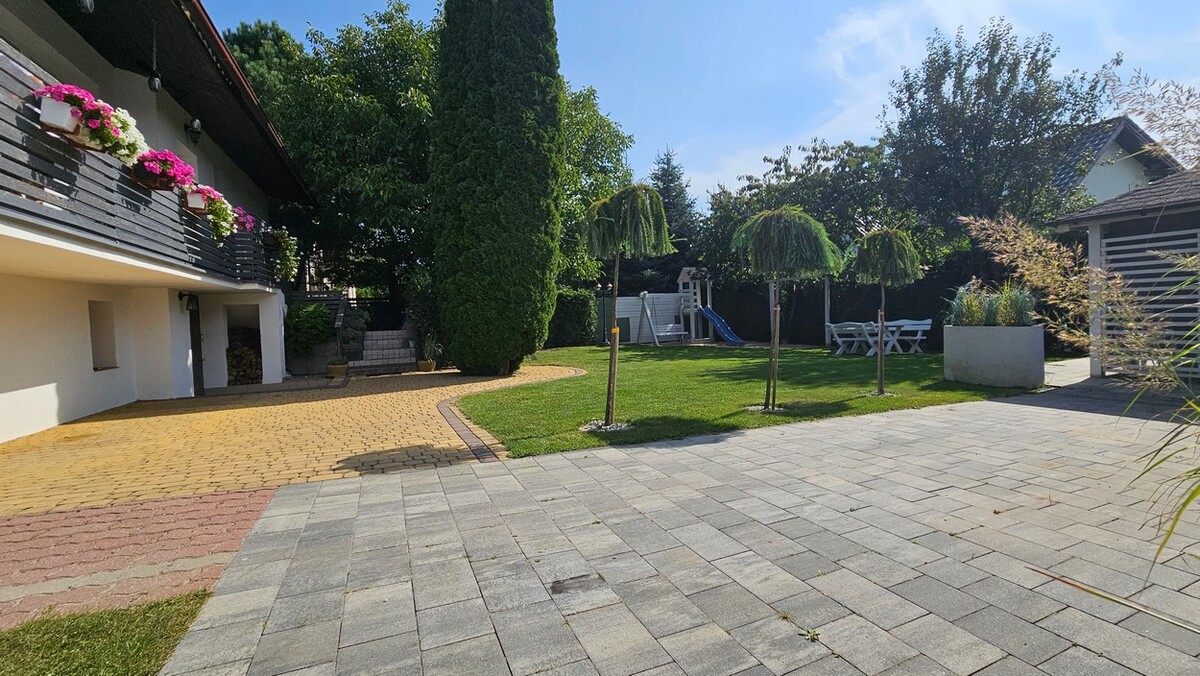 Elbląg BIURO NIERUCHOMOŚCISZULC& SZULCDom - Jantar ul. GdańskaPowierzchnia domu: 200 m2Powierzchnia działki: 800