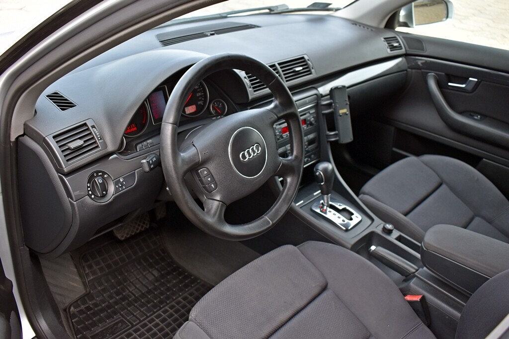Elbląg AUDI A4 B6 AVANT2004 ROK, 2.0 benzynaAUTOMATAuto zadbane, bez oznak korozjiBogate wyposażenieDodatkowy kpl.