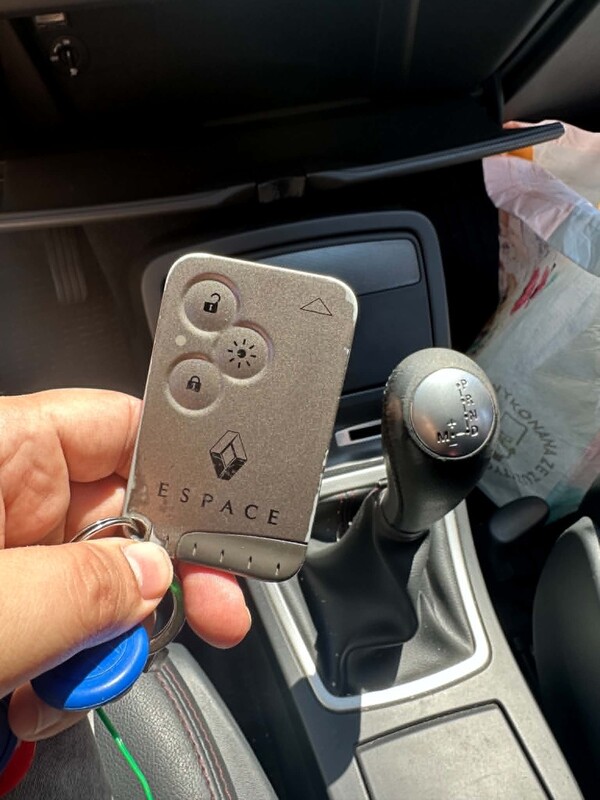 Elbląg Sprzedam w DOBREJ CENIE - RENAULT ESPACE Samochód jest sprawny i na chodzie. Kilka rzeczy do zrobienia. Cały