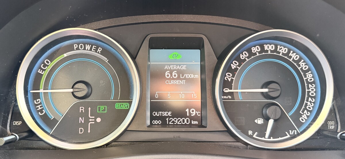 Elbląg Toyota Auris II - 1.8 Hybrid Hatchback - 136KMNajwyższa wersja wyposażenia - PrestigePrzebieg: 129tys