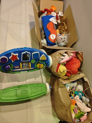 Elbląg Sprzedam zabawki, grzechotki, grające, interaktywne, stolik interaktywny dla malucha, układanki, ksiazki pucio,