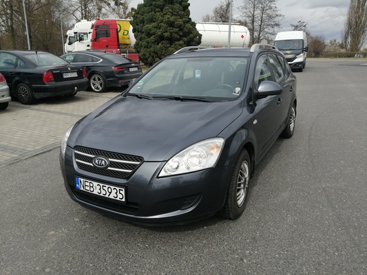 Elbląg Kia Ceed 1,6 Crdi 115KM
Niskie spalanie 4,5-6l 
Bez dwumasy. Rozrząd na łancuszku. 
Jestem pierwszym