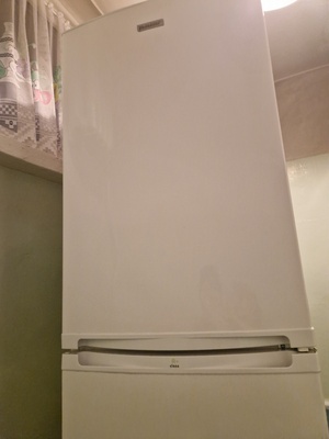 Elbląg Sprzedam używaną lodówkę w stanie dobrym. Wymiary lodówki wys. 173 cm, szer. 60cm, głębokość 53 cm. Model POLAR