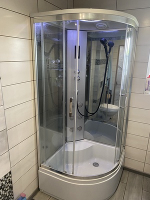 Elbląg Sprzedam kabinę prysznicową 90x90 z radiem, oświetleniem, hydromasażem. Stan bardzo dobry. Polecam
