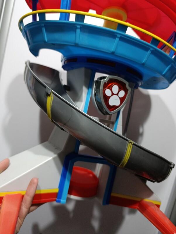 Elbląg Sprzedam bazę Psi patrol. Stan dobry. Do wyczyszczenia. Po naciśnięciu świeci się i wypowiada różne zdania w