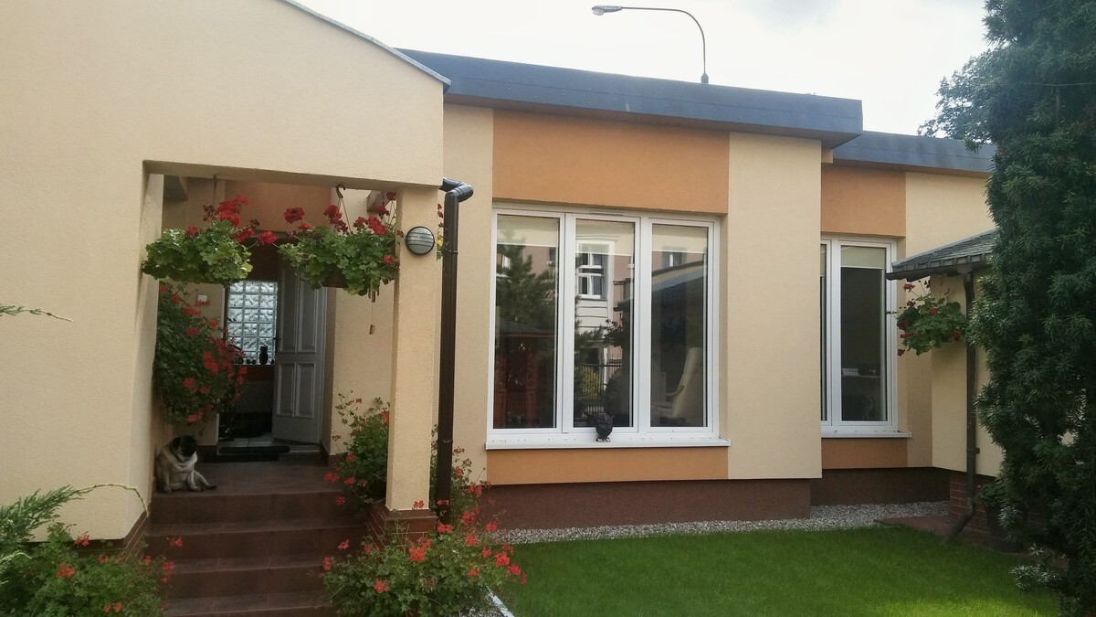 Elbląg Na sprzedaż pół domu o powierzchni około 110 m², położonego w atrakcyjnej lokalizacji przy ul.