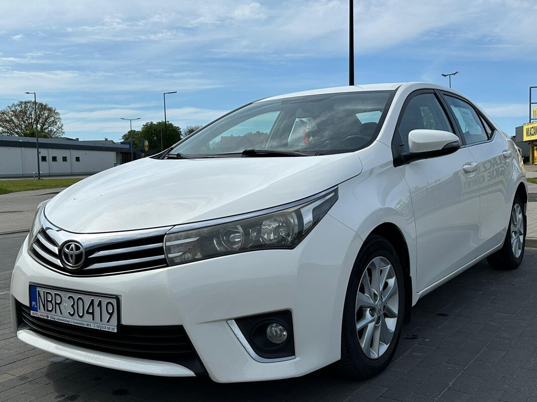 Elbląg Sprzedam Toyotę Corollę rok prod. 2014 - wersja bogato wyposażona. Samochód pochodzi z polskiego salonu,
