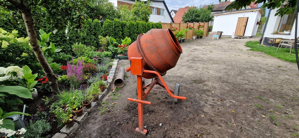 Elbląg Sprzedam betoniarkę ALTRAD MK-185 PROFI 140/180L 230V 1faza 900W KORBA. Betoniarkę używano do celów prywatnych.