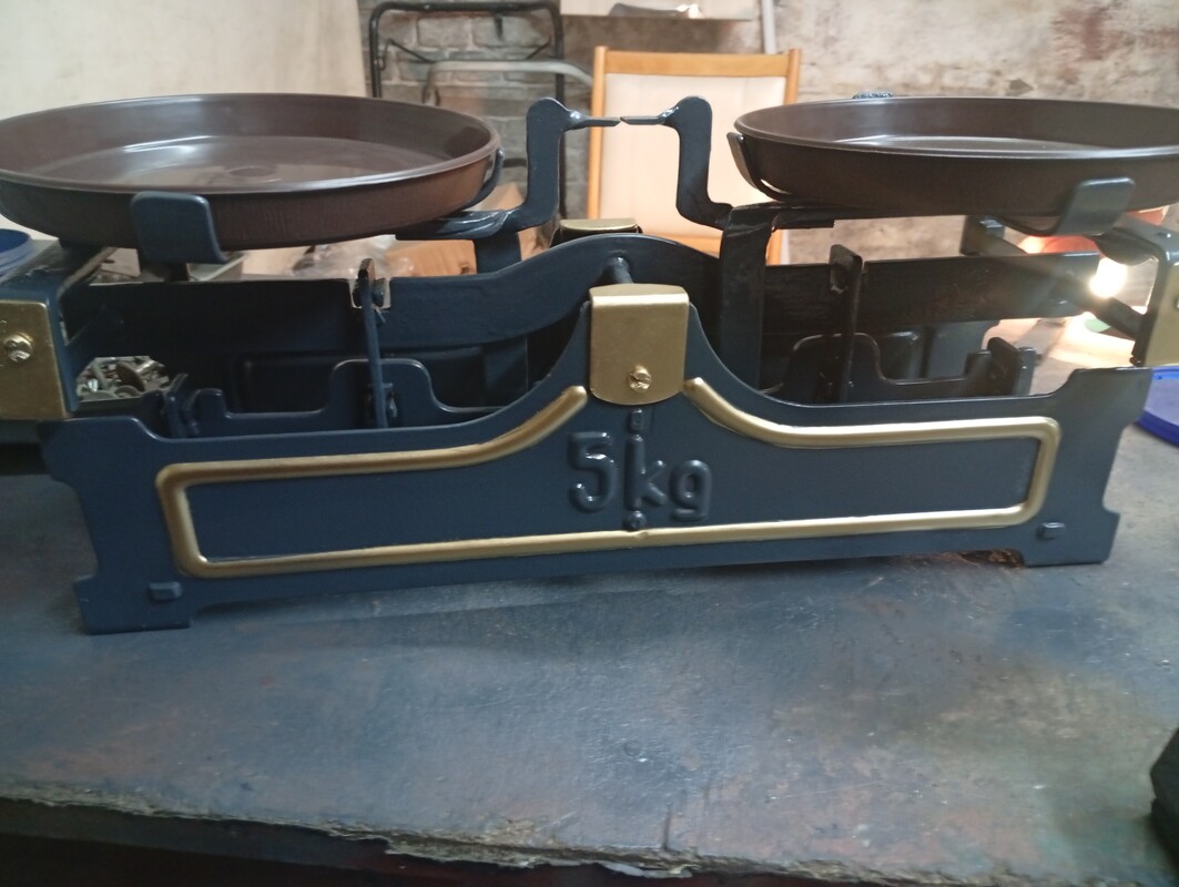 Elbląg Sprzedam wagę szalkową po całkowitej renowacji atrakcyjny wygląd sprawna do kolekcji wystroju wnetrza lub do