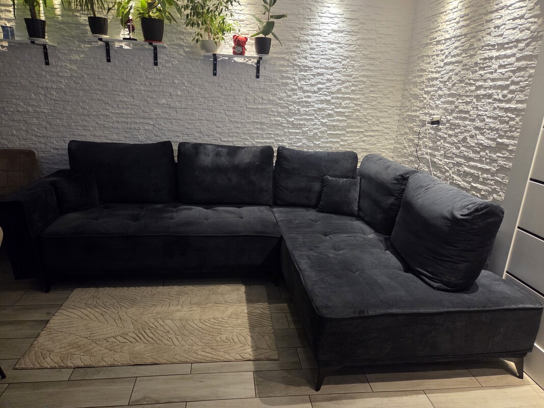 Elbląg Sprzedam narożnik firmySonik narożnik  w bardzo dobrym stanie posiada funkcję  spania  ma niecały rok. Dołączam