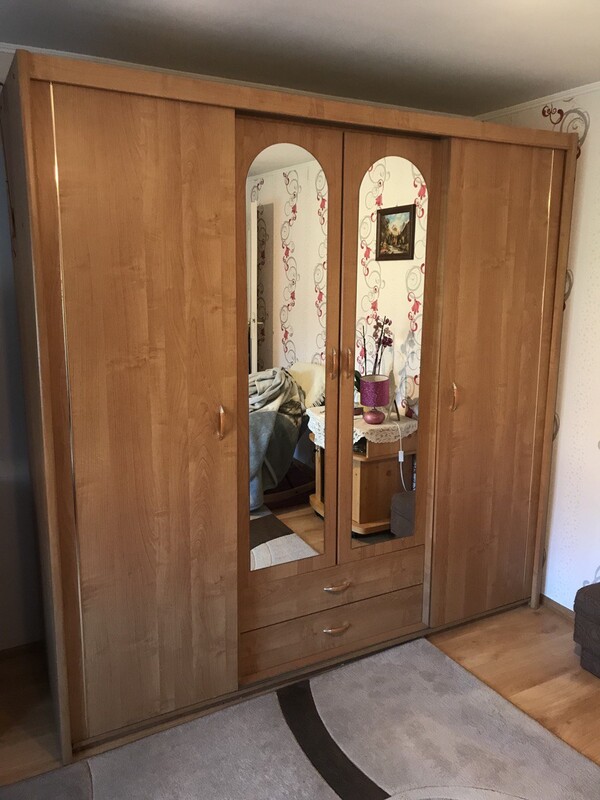 Elbląg Sprzedam szafę. Stan dobry. Wysokość 210 cm, szerokość 60 cm, długość 212 cm.