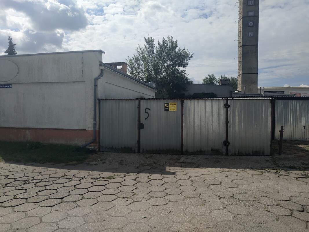 Elbląg Garaż 60 M2 w Elblagu