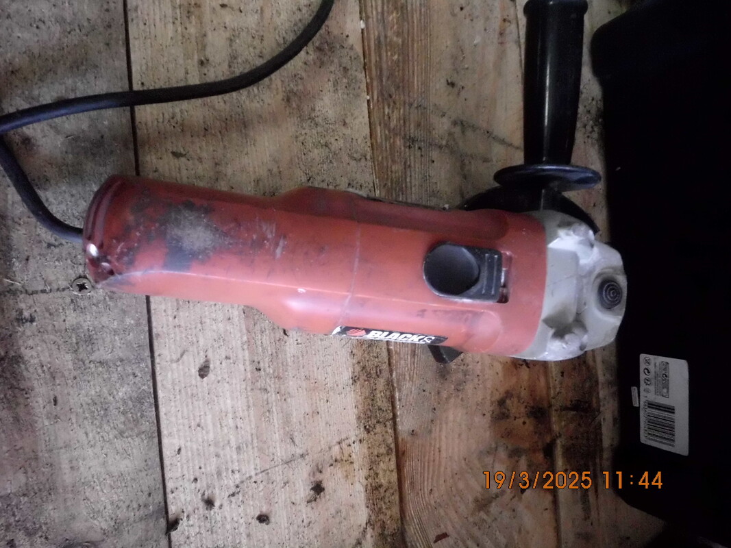 Elbląg Szlifierka kątowa Black& Decker cena 60 zł
Czasza anteny satelitarnej wraz z konwerterem i mocowaniem. cena