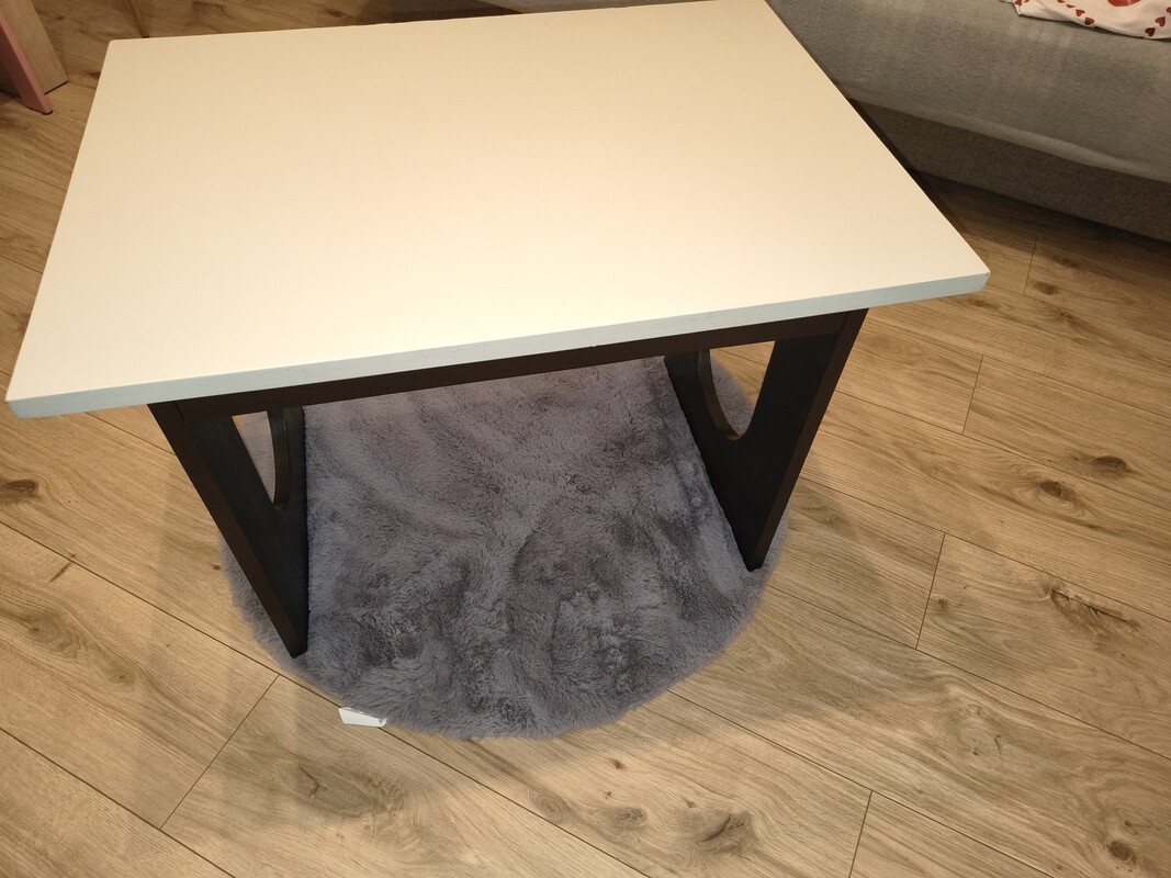 Elbląg Witam. Stolik kawowy czarny ecru wymiary stolika to : 70cm x 50cm x 53cm