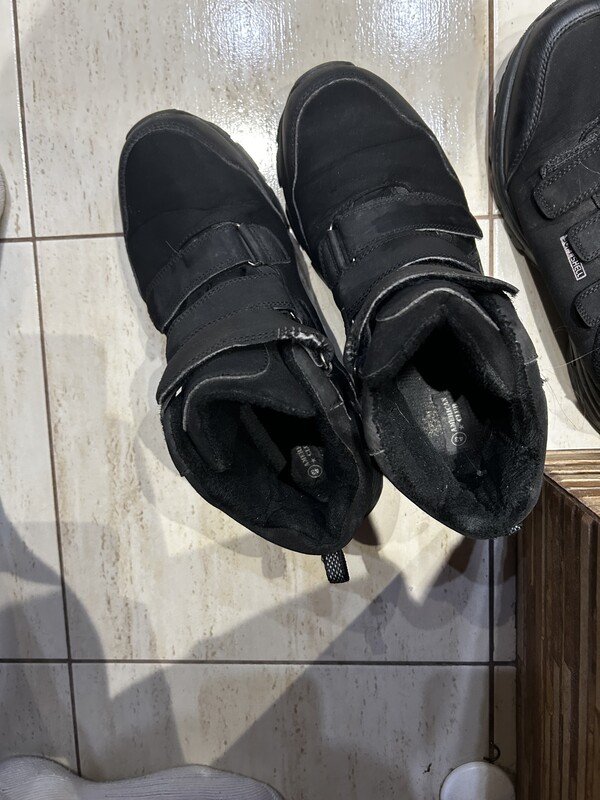 Elbląg Sprzedam buty zimowe ze zdjęcia w dobrym stanie rozmiar
Reebok rozmiar 44 a resztę to 43
Reebok za 20zł a