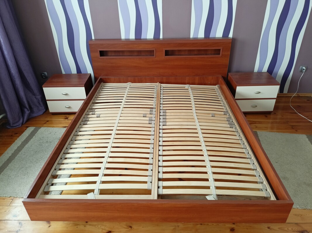 Elbląg Sprzedam w bardzo dobrym stanie meble do sypialni i tylko w całości. W zestawie znajduje się:
- Łoże