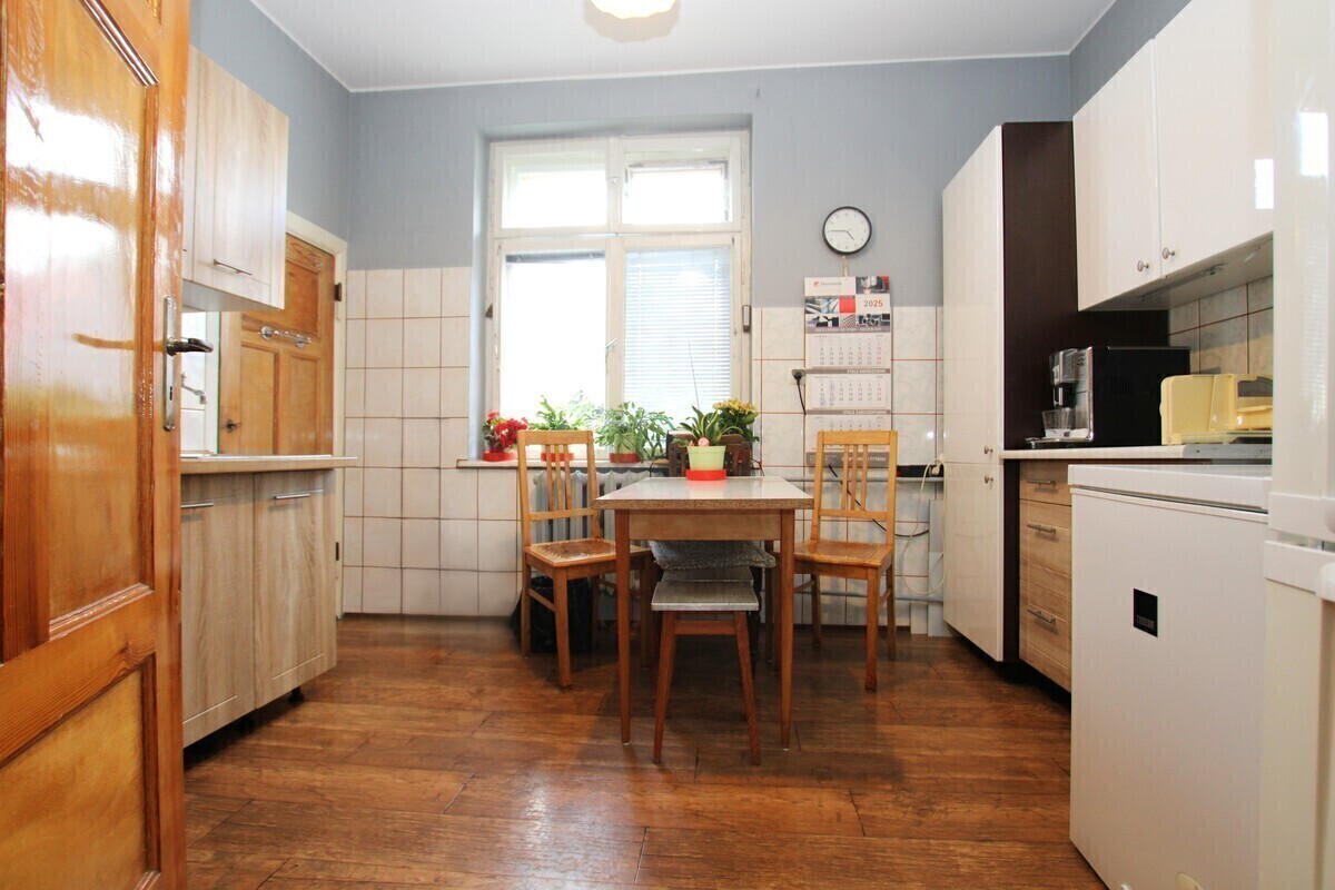 Elbląg NIERUCHOMOŚCI ANNA KRASZEWSKA  Poczuj niezwykły klimat przedwojennej kamienicy w sercu miasta!