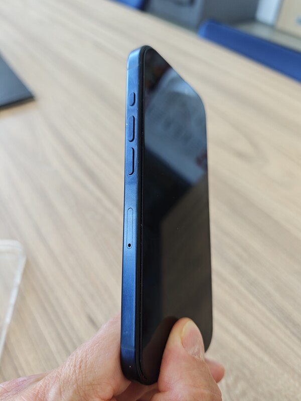 Elbląg iPhone 15 pro 256gb
Stan wizualny bardzo dobry, ekran i tył smartfona bez rys i zadrapań.
Oryginalna bateria -