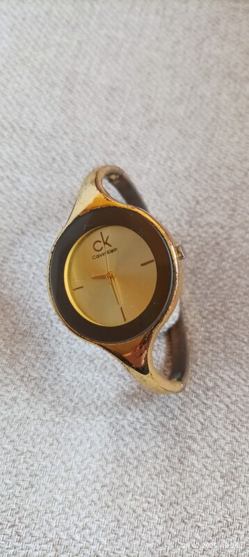 Elbląg Mam do sprzedania damski zegarek, taki jak na foto. Okulary do jazdy nocą z pokrowcem. Oraz ładny budzik. .Cena