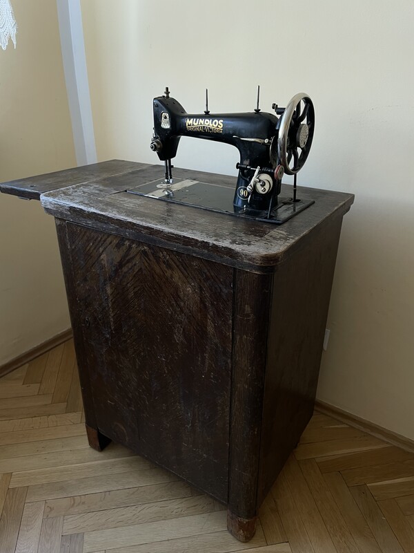 Elbląg Sprzedam szafkową maszynę do szycia z napędem nożnym Mundlos Oryginal Victoria z lat 1910-1925