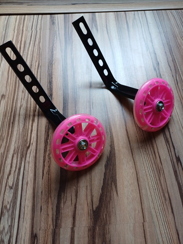 Elbląg Kółka boczne do roweru LED średnica 11 cm stan doskonały jak nowe