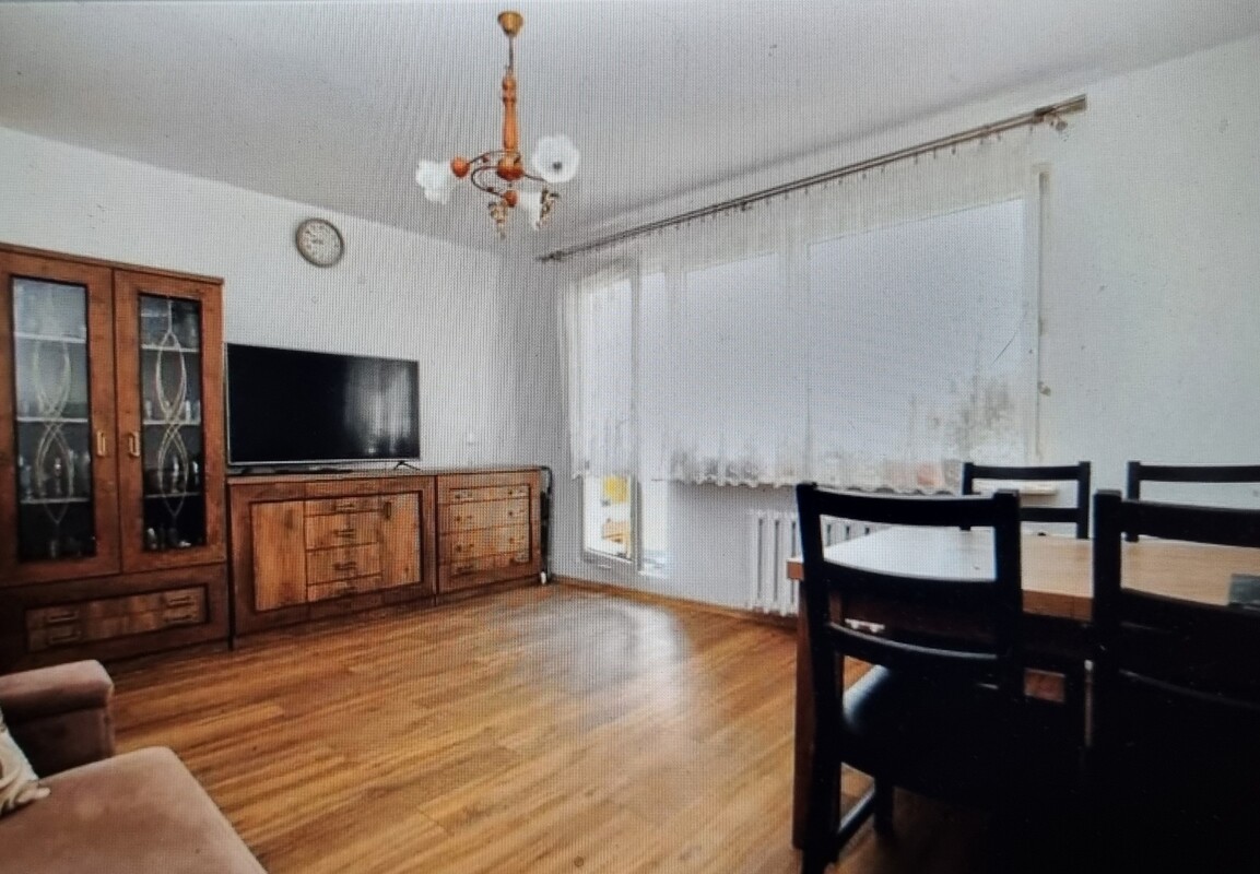Elbląg Mieszkanie do wynajęcia od zaraz Nad Jarem 48 m2 2 pokoje kuchnia łazienka. Koszt to 1700 zl + 800 czynsz.
