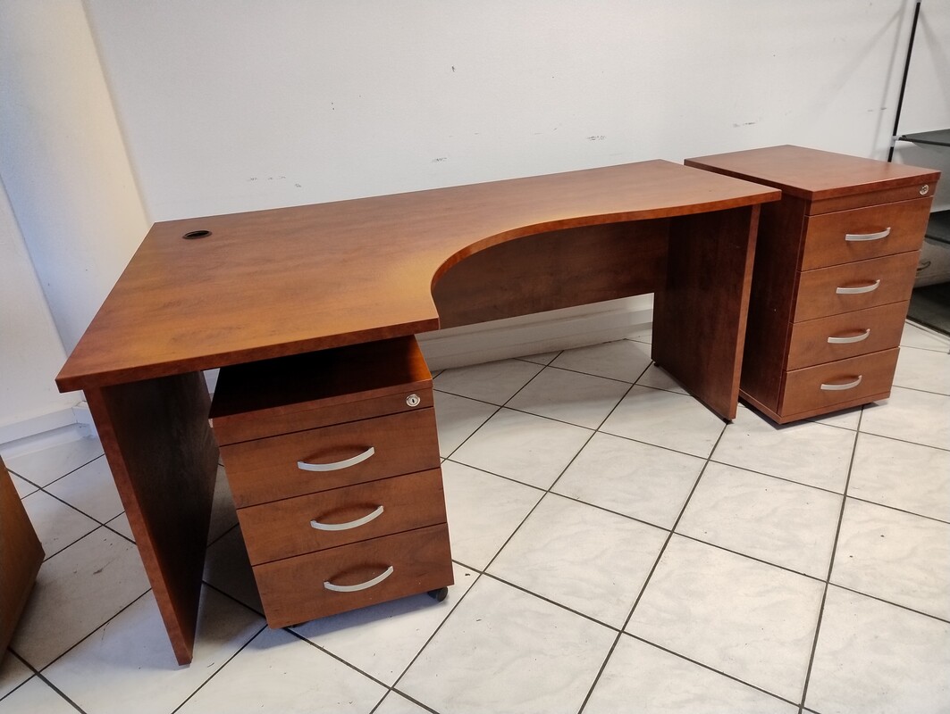 Elbląg Sprzedam meble biurowe, cena do uzgodnienia.