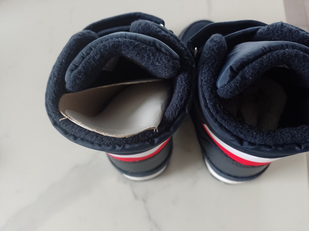Elbląg Sprzedam buty dla dziecka Tommy Hilfiger kupione na Zalando.
Buty Nowe w opakowaniu nie chodzone. Numer
