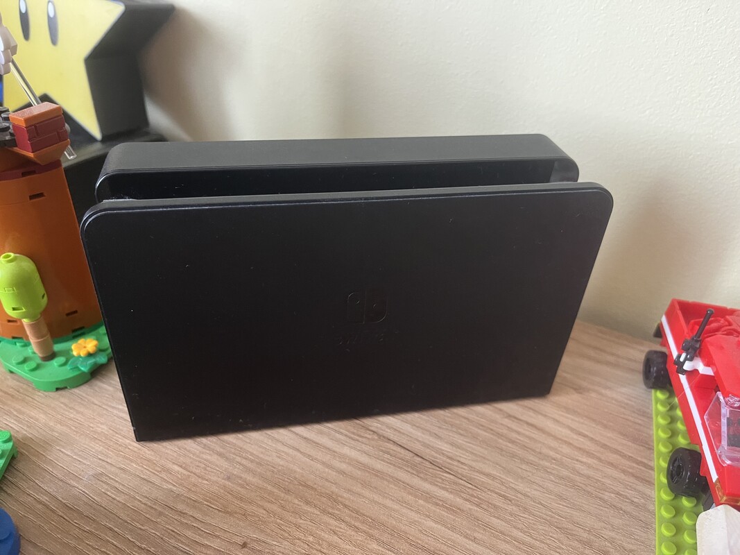 Elbląg 🎮 Sprzedam zestaw Nintendo Switch Oled. Konsola działa bez zastrzeżeń. ✅ W skład zestawu wchodzi: