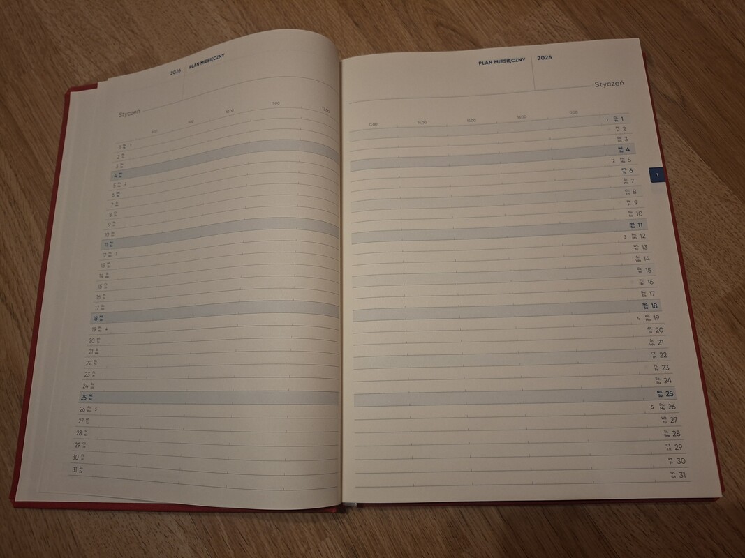 Elbląg Kalendaez książkowy A4,czerwona, fajna okładka.
Nowy, na rok 2026.
Są strony miesięczne, z podziałem na dni,