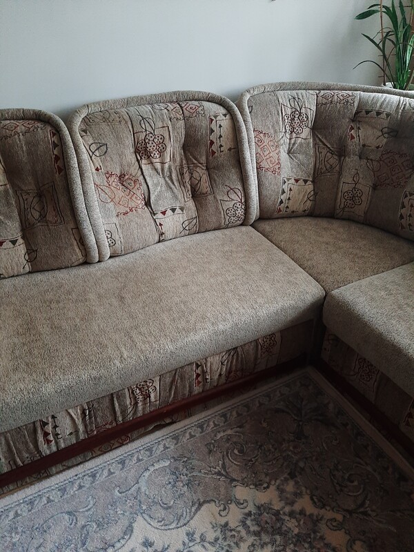 Elbląg SPRZEDAM ROGÓWKĘ Z FUNKCJĄ SPANIA ORAZ DUŻYM POJEMNIKIEM NA POŚCIEL. ROGÓWKA W DOBRYM STANIE, BARDZO