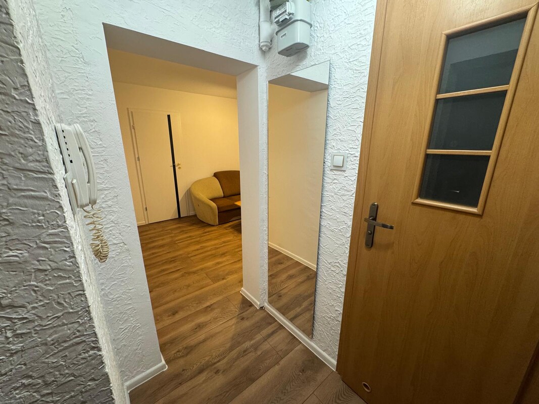 Elbląg Oferuję wynajem 2 pokoje plus balkon - jasne cieplutkie mieszkanie o powierzchni 34 m².
W Elblągu przy