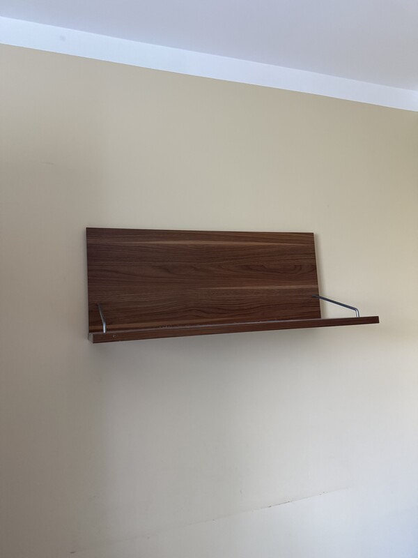 Elbląg Mam na do oddania 3 meble w ciemnym kolorze drewna. Stan dobry, idealne do pokoju lub biura. Transport i