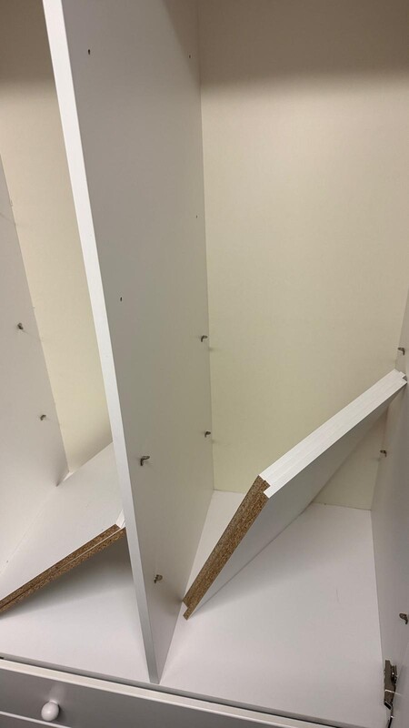 Elbląg Sprzedam szafę o wymiarach: szerokość: 89,5 cm, głębokość: 55 cm
Transport we własnym zakresie.