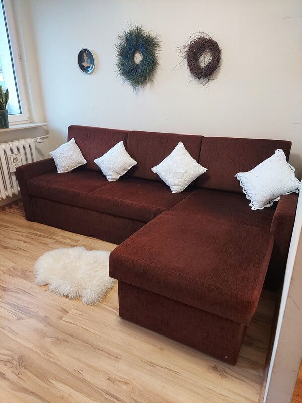 Elbląg Sprzedam duzy narożnik, wykonany na zamówienie -kolor czekoladowy- z funkcją spania, posiada miejsce na