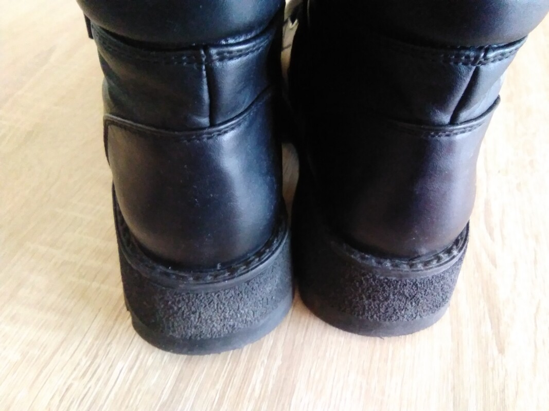 Elbląg Sprzedam obuwie dziewczęce używane, rozmiar 38,kolor czarny, stan bardzo dobry. Obuwie jest wykonane bardzo