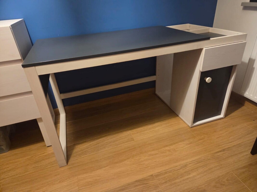 Elbląg Sprzedam biurko i komodę marki VOX z kolekcji NEST - widoczne ślady użytkowania