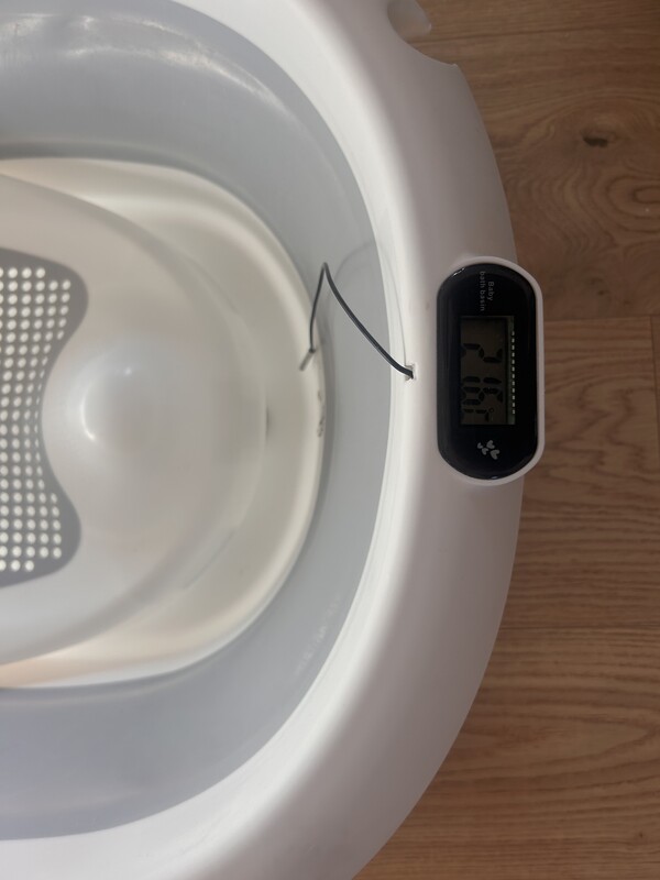 Elbląg Sprzedam składaną wanienkę niemowlęcą z leżaczkiem dla noworodka.