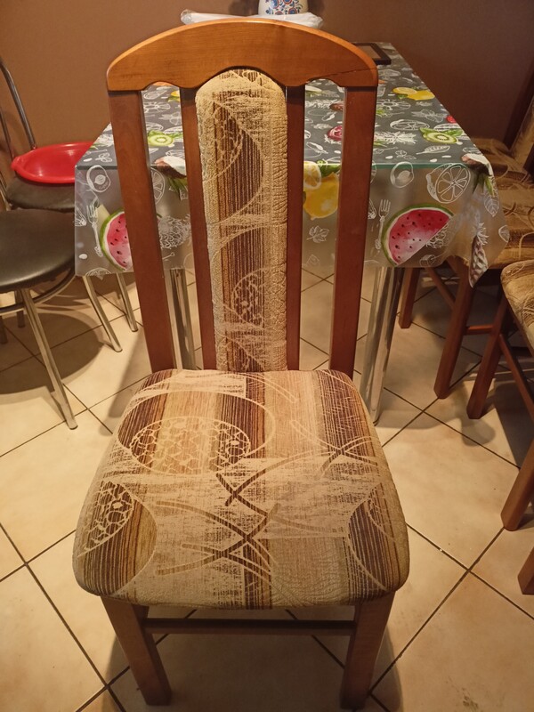 Elbląg Sprzedam stół rozkładany z 6 krzesłami wszystko w bardzo dobrym stanie. Wymiary stołu to 180/86 a po rozłożeniu