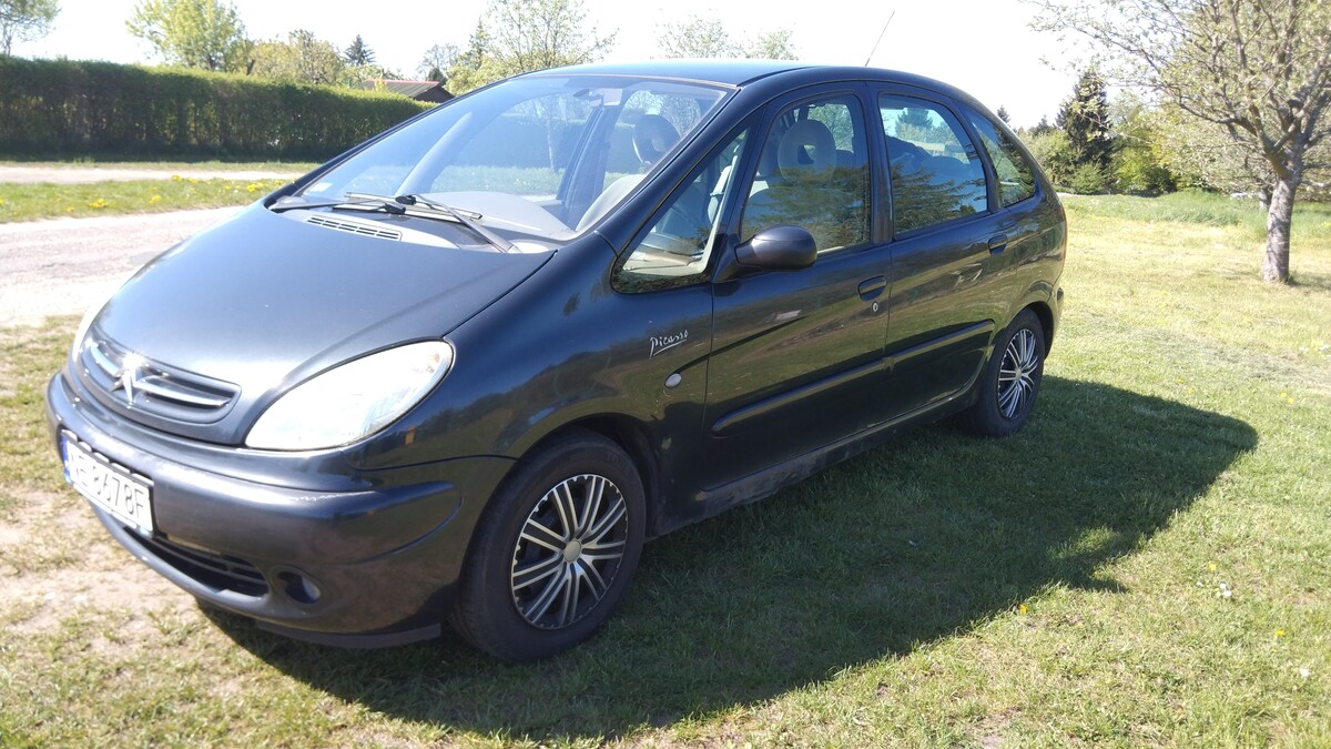 Elbląg Citroen w pełni sprawny, bardzo dobrze wyposażony jak na tamte czasy i co ważne wszystko działa, łącznie z