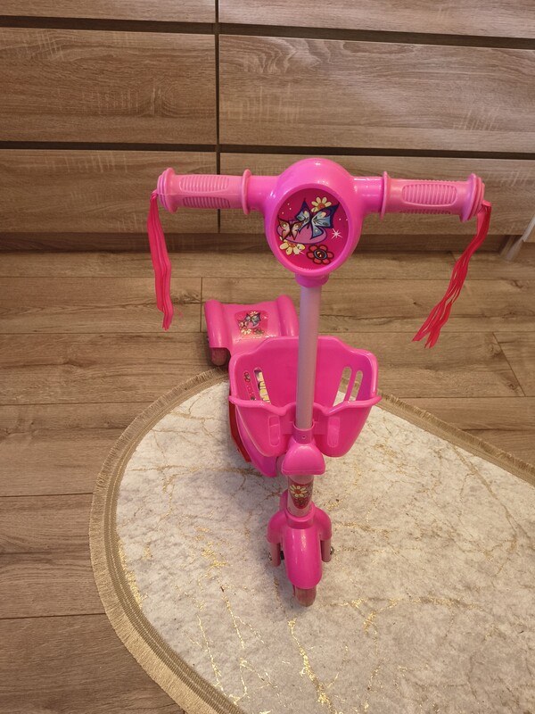 Elbląg Post grzecznościowy. Hulajnoga trójkołowa dla dziewczynki 40 zł