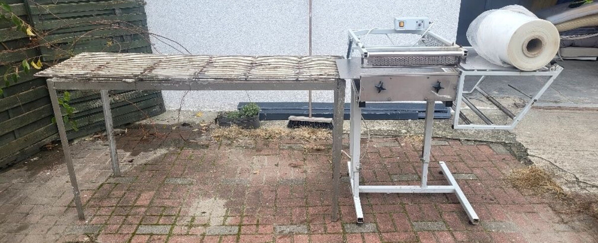 Elbląg Sprzedam zgrzewarkę do folii Dodatkowo pospawany stół prowizoryczny do umieszczenia produktów GRATIS cała rolka