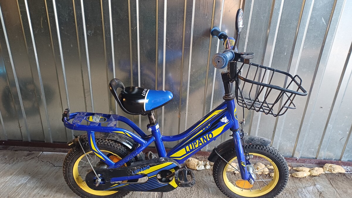 Elbląg Sprzedam rowerek dziecięcy na kołach 12,dodatkowo2 kółka boczne. Rower w 100% sprawny. Idealny do nauki dla