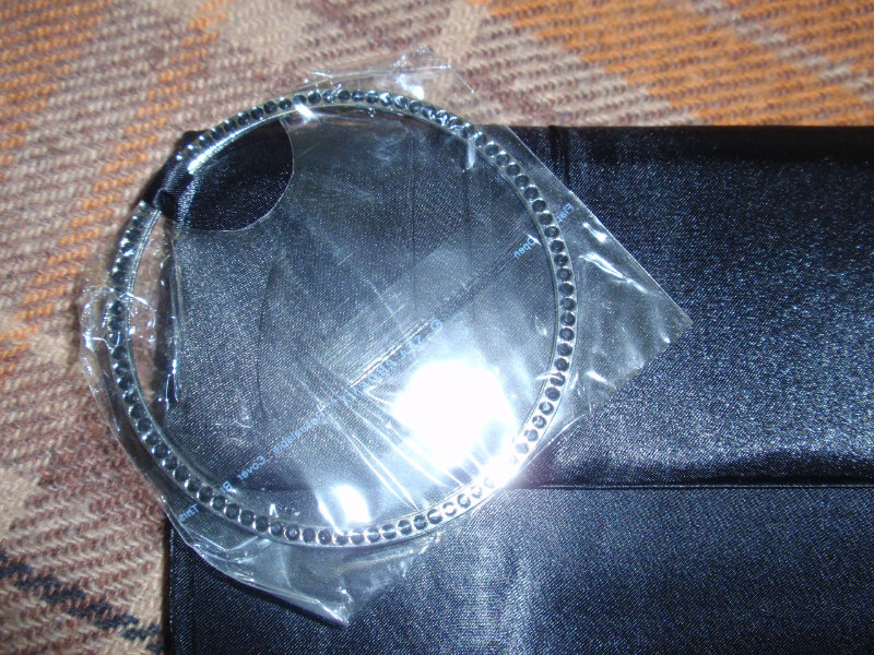 Elbląg Sprzedam torebkę wizytową, kopertówkę z ozdobną bransoletką, kolorze czarnym. Ładnie odszyta, bransoletka