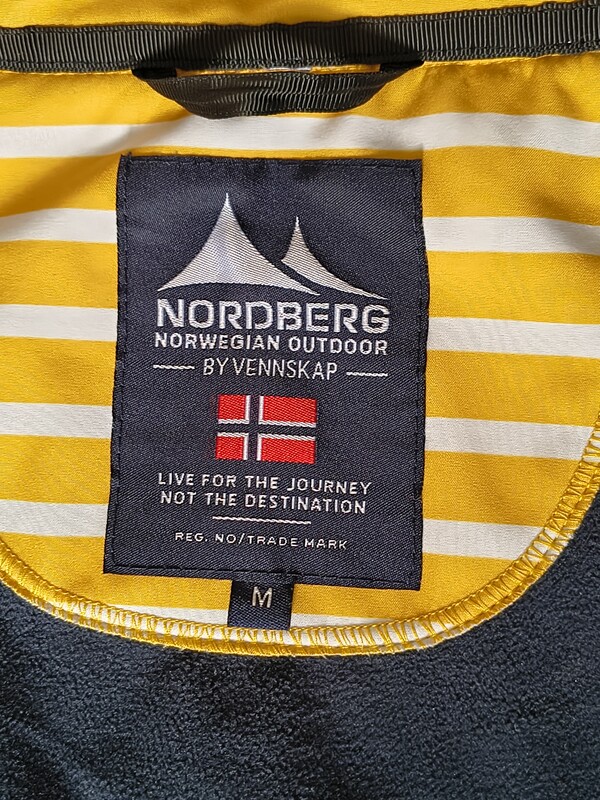 Elbląg Kurtka damska Softshell norweskiej firmy Nordberg. Rozmiar M. Warstwa zew. 94 procent polyester, 6 procent