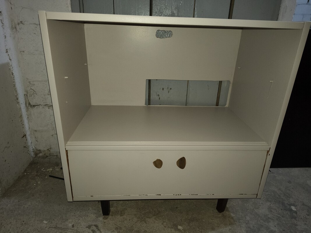 Elbląg Witam. Szafka kolor ecru złote uchwyty wymiary: dł70cm/wys70cm/szer38cm cena 50zł