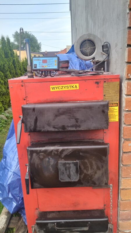 Elbląg Sprzedam piec co zasypowy na miał, drewno, węgiel, pelet 25 kw. Wyposazony w sterownik, dmuchawę i pompkę. Piec