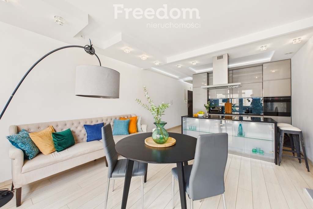 Elbląg FREEDOM NIERUCHOMOŚCIWynajmę mieszkanie - Elbląg, Stary Rynek. Na pierwszym poziomie znajduje się