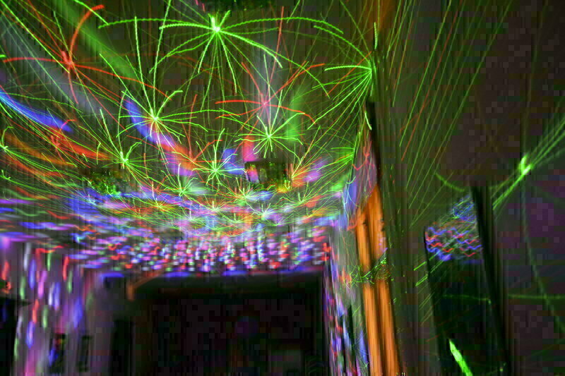 Elbląg DJGramy oferuje:Profesjonalną oprawę muzyczną imprez(nagłośnienie, DJ-a, lasery, światła)Zapewniam dobrej