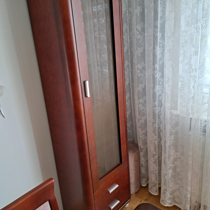 Elbląg Sprzedam meble drewniane w bardzo dobrym stanie. Komoda i wiyryna, meble bydgoskie. Polecam i zapraszam do